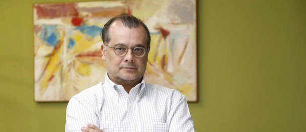 Economista José Carlos de Assis critica sugestão de independência do Banco Central e lembra episódio envolvendo o ex-presidente da instituição Gustavo Franco, que foi demitido do cargo em 1999 "por incompetência"; "Depois de manter artificialmente elevada, desde o Plano Real, a taxa de câmbio, mergulhou o País numa crise de balanço de pagamentos de proporções gigantescas, e que nos levaria de cócoras ao FMI", diz; Assis afirma também que "ao contrário do que Gustavo Franco pensa, o problema do banco não é de mandato definido para o presidente e a diretoria do BC"; "Se ele estivesse exercendo mandato definido em 1999 ele seria demitido de qualquer forma pois certos desastres econômicos são insuportáveis", critica