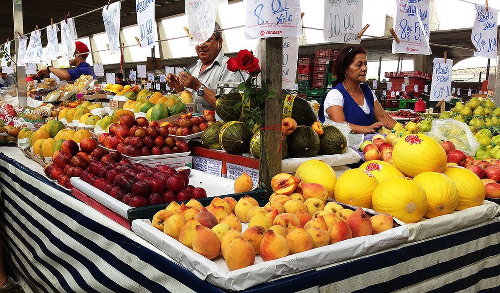 De acordo com o boletim Focus, do Banco Central, a expectativa para a inflação, apurada pelo Índice de Preços ao Consumidor Amplo (IPCA), é de 6,31% ante aos 6,30% anunciados anteriormente; nova projeção para o PIB, em 2014, passou de 0,30% para 0,29%