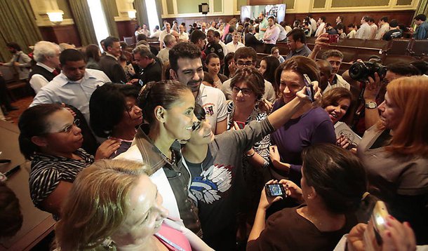 Candidata do PSB à Presidência, Marina Silva sai em defesa de uma de suas propostas de governo mais polêmicas: a independência do Banco Central: “é importante para o restabelecimento da credibilidade da economia brasileira, condição para a retomada dos investimentos e do crescimento”; ela, no entanto, não diz se instituição BC cuidará também de uma meta de emprego, além da inflação