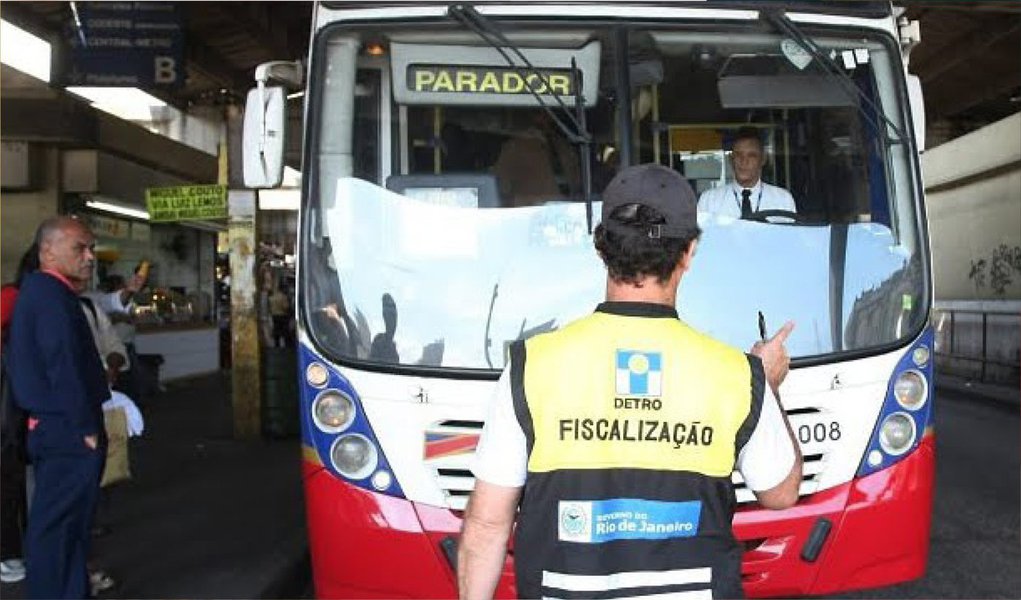 Fiscais do Departamento de Transportes Rodoviários do Rio de Janeiro (Detro) fizeram uma megaoperação nos principais terminais rodoviários do estado com foco na verificação das condições da frota regular dos ônibus intermunicipais, a fim de checar as condições de tráfego dos veículos; como resultado da ação, 44 ônibus recolhidos e mais de 100 infrações aplicadas