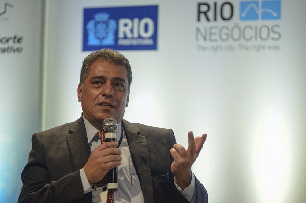 O secretário de Fazenda do estado do Rio de Janeiro, Júlio Bueno, disse que a pasta vai precisar do apoio da Assembleia Legislativa (Alerj) para enfrentar a crise econômica; a previsão é que até o final de 2015 o Estado tenha um déficit de R$ 13 bilhões; de acordo com a secretaria, a crise é resultado da queda da atividade global do país, da redução de 30% da arrecadação de royalties de petróleo e da redução na arrecadação de ICMS
 
 
 