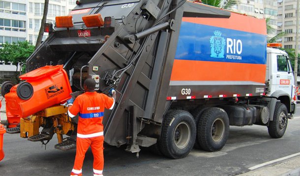 O desentendimento em torno do desconto das horas paradas levou a um impasse nas negociações entre garis, que fizeram greve durante oito dias, no Rio de Janeiro, e a Companhia Municipal de Limpeza Urbana (Comlurb; durante sessão no Tribunal Regional do Trabalho (TRT), não houve acordo, e o processo referente à greve, encerrada na última sexta-feira (20), foi retirado de pauta