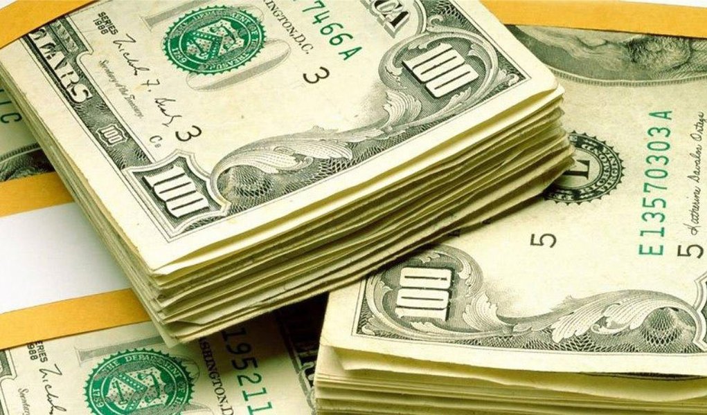 Em setembro até a última sexta-feira 19, as saídas de dólares superaram as entradas em US$ 7,063 bilhões; maior parte do saldo negativo vem do segmento financeiro; de janeiro até 19 de dezembro, o saldo negativo do fluxo cambial já alcança US$ 2,3 bilhões; nesse período, o fluxo financeiro registrou saldo negativo US$ 6,375 bilhões e o comercial positivo de US$ 4,075 bilhões, segundo o BC