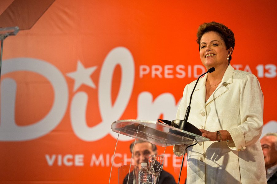 Análise é da consultoria Maplecroft, segundo a qual será difícil a presidente Dilma perder o apoio nas três semanas que antecedem o segundo turno; petista será mais pragmática em eventual segundo mandato, acreditam analistas