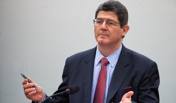 Ministro da Fazenda se reuniu com o vice-presidente e articulador político do governo, Michel Temer, e líderes do governo para tratar do tema; "É muito importante estar sendo votado no Congresso o mais rápido possível esse ajuste fiscal. Até para a gente poder ir para o que chamei de agenda além do ajuste. A gente tem que dar os passos", disse Joaquim Levy
