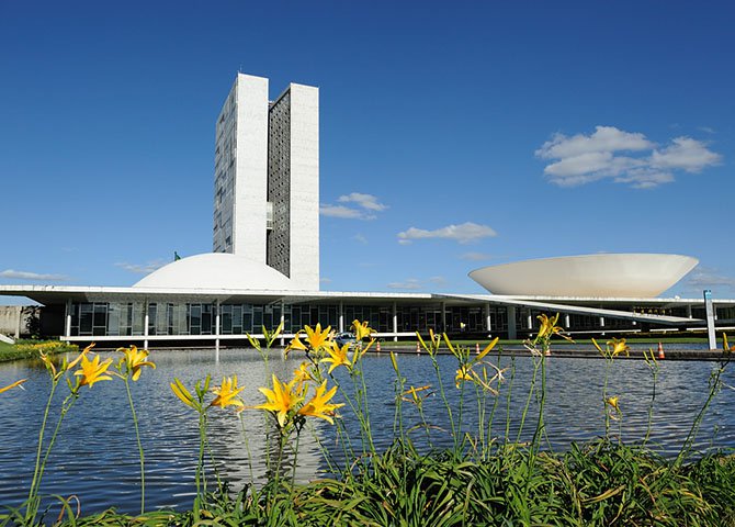 Os tempos são de comedimento e o Senado foi o único poder no Brasil que deu este exemplo. As mudanças vão continuar