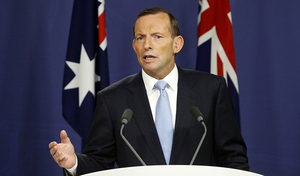 "Embora a Austrália respeite a soberania do país, pedimos que reconsidere sua decisão de executar dois cidadãos australianos", afirmou o primeiro-ministro australiano, Tony Abbott, sobre dois traficantes condenados à morte; "A Austrália opõe-se à pena de morte no país e no exterior", acrescentou