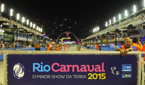 Depois do desfile das escolas do Grupo Especial do carnaval carioca no domingo (15) e na segunda-feira (16), nessa terça (17) foi a vez dos pequenos sambistas ocuparem a Marquês de Sapucaí, com as 16 escolas mirins que fecharam os desfiles. Os componentes têm entre 5 e 21 anos. Cada uma das escolas levou cerca de 400 crianças e adolescentes para o sambódromo e teve 30 minutos para se apresentar