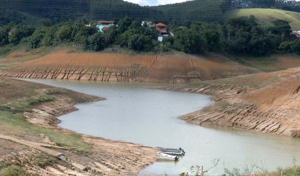 O reservatório de água de Santa Branca (SP) foi o segundo, entre os quatro que abastecem o estado do Rio de Janeiro, a atingir o volume morto em um período de cinco dias; a informação é do Operador Nacional do Sistema Elétrico (ONS); o de Paraibuna zerou seu volume útil na semana passada