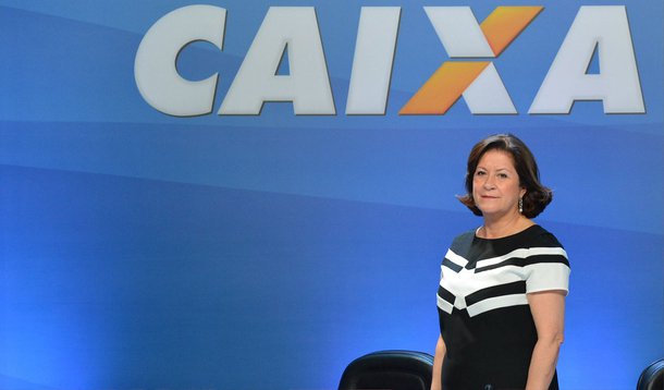 Nova presidente da Caixa Econômica Federal, Miriam Belchior, prometeu manter o papel do banco na promoção de políticas públicas e disse, na cerimônia de posse, nesta segunda (23), que a instituição financeira tem papel imprescindível para a promoção do desenvolvimento social e econômico do país; “A Caixa é o principal agente na implementação de políticas públicas do governo federal. O banco vai atuar para consolidar as conquistas do governo, aprofundando o projeto coletivo de longo prazo de agente do desenvolvimento econômico e social”, destacou