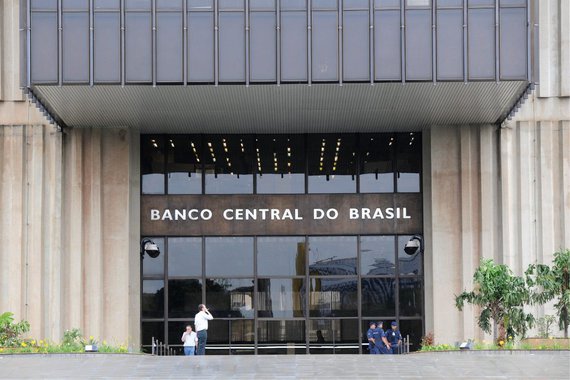 Depois de o Banco Central ter acelerado o ritmo de aperto monetário na última reunião do ano, economistas de instituições financeiras passaram a ver a taxa básica de juros mais alta em 2015, apontou a pesquisa Focus divulgada nesta segunda-feira; estimativa foi de 12% para 12,50%