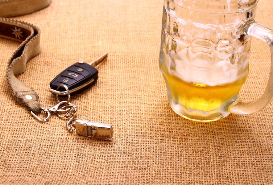 Além disso, foram rebocados 49 veículos. Ao todo, os fiscais abordaram 1.570 condutores e fizeram 1.368 testes do bafômetro. Cento e dois motoristas sofreram sanções administrativas e sete deles ainda foram atingidos por sanções criminais