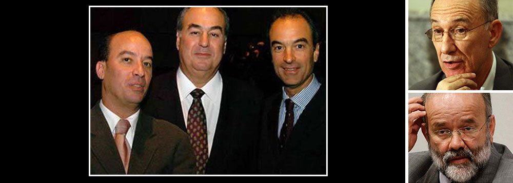 Segundo o jornal Globo, ao denunciar João Vaccari Neto, tesoureiro do PT, operação Lava Jato “traça rota de propinas convertidas em doações eleitorais” ao partido; o presidente da sigla, Rui Falcão, afirmou nesta terça-feira que "todas as nossas doações são legais, declaradas e aprovadas pelo TSE. Posso passar para a imprensa o conjunto das doações que recebemos. Existe uma similaridade entre o que o PT e outros partidos receberam"