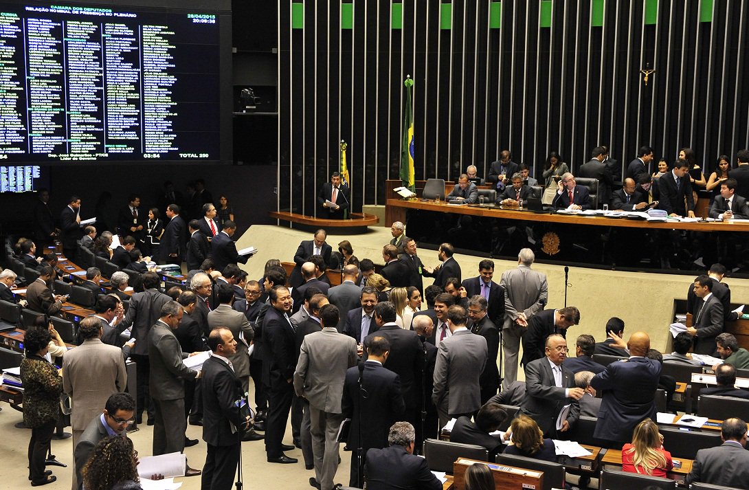 Foco do Plenário da Câmara dos Deputados a partir de terça-feira deve ser as medidas provisórias que fazem parte do ajuste fiscal e dificultam o acesso a benefícios como o seguro-desemprego e o seguro-defeso; MPs têm sido criticadas por parlamentares da oposição e da base aliada e por centrais sindicais; nas últimas semanas, ministros da área econômica vieram ao Parlamento para esclarecer dúvidas e defender as propostas do governo