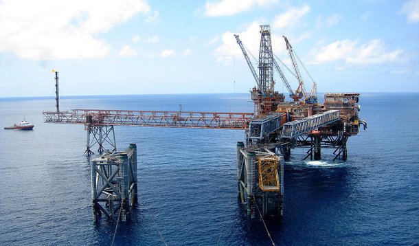 A produção média de petróleo no Brasil somou 2,469 milhões de barris por dia (bpd) em janeiro, 20,3% superior ao mesmo mês de 2014 e 1,1% inferior a dezembro, segundo boletim da produção da Agência Nacional do Petróleo, Gás Natural e Biocombustíveis (ANP) nesta terça-feira, 3; produção média de gás natural em janeiro foi a maior já registrada, de 96,6 milhões de metros cúbicos por dia (m³/d), crescimento de 20,2% frente um ano antes e alta de 1,5% se comparada ao mês anterior; cerca de 92,2% da produção de petróleo e gás natural foi proveniente de campos operados pela Petrobras