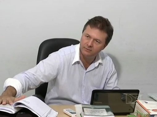 Juiz Marcelo Baldochi, que deu ordem de prisão a três funcionários da empresa TAM Linhas Aéreas na cidade de Imperatriz, no Maranhão, já se envolveu em outras situações polêmicas; no ano passado, após brigar com um flanelinha por causa de uma vaga de estacionamento, o magistrado levou uma paulada na cabeça e ficou quase uma semana no hospital; em 2007, fiscais do Ministério do Trabalho resgataram 25 pessoas que trabalhavam em situação análoga à escravidão na fazenda do juiz, em Açailândia, interior maranhense; o magistrado não foi punido