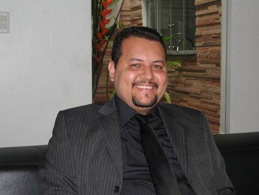 O novo comunicado feito por Flávio Dino nas redes sociais revelou o próximo comandante da Secretaria de Infraestrutura do Maranhão; empresário e professor na Região Tocantina, Clayton Noleto chefiará a pasta responsável pelas obras físicas estruturantes do Maranhão; este é o quinto nome apresentado pelo governador eleito para gerenciar o Estado a partir de janeiro de 2015