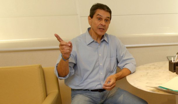 Condenado na Ação Penal 470, o 'mensalão', o ex-deputado federal Roberto Jefferson (PTB-RJ) pode ser liberado nos próximos dias para trabalhar fora da prisão como auxiliar do advogado Roberto Vitagliano, no Rio; Jefferson receberá R$ 1.200 por mês