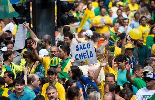 Que marcha democrática é essa que caminhou de mãos dadas com fascistas das mais variadas nuances?