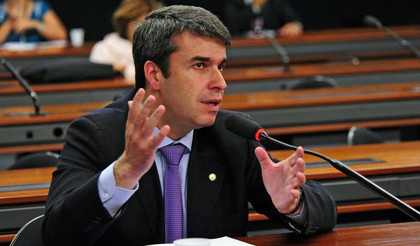 A Prefeitura do Rio informou que devem ser concluídas nas próximas semanas as investigações envolvendo os contratos assinados na gestão do deputado federal Rodrigo Bethlem (PMDB) frente à Secretaria Municipal de Assistência Social;  segundo gravações obtidas pela Justiça, o peemedebista declarou receber R$ 100 mil por mês, em razão de convênios da prefeitura com a ONG Tesloo, que realizava o cadastro de famílias em programas sociais