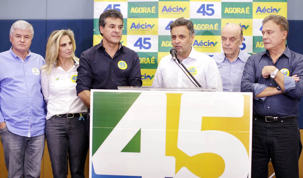 Em Curitiba, onde se reuniu com lideranças políticas, candidato do PSDB disse que "exatos quinze dias nos separam da libertação. Da libertação de um governo que vem respeitando muito pouco a democracia e que, como eu disse em Pernambuco, não respeita seus adversários"; tucano afirmou ainda que está preparado para ataques da presidente Dilma na campanha do segundo turno e sobre o apoio de Marina Silva, afirmou: "Para mim tocou fundo no meu coração, porque não é um apoio eleitoral, é uma decisão dela, uma decisão corajosa, a favor do Brasil"