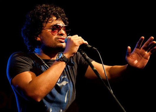 Cantor Leo Maia fez um comentário negativo em seu Instagram contra o filme que relata a história de seu pai; "Vi o filme do meu pai… Nossa, ruim… Contei 18 coisas que não fazem parte com a realidade. O cúmulo é minha avó branca e meu avô negão. Pena ver meu pai tão mal interpretado"; Leo ainda diz que vai fazer um documentário para a retratar a verdadeira história