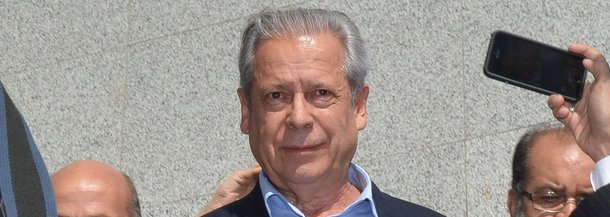 O blog do ex-ministro José Dirceu publicou, nesta terça (27), um novo texto com críticas ao governo da presidente Dilma Rousseff; na postagem, o ajuste fiscal adotado pelo governo federal é chamado de "símbolo da mediocridade conservadora", traz cobranças ao governo em relação à crise hídrica e energética e questiona se Dilma cumprirá seus compromissos de campanha