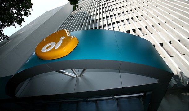 A Oi está eliminando 1.070 postos de trabalho da empresa em abril, ou 6 por cento do quadro de funcionários diretos; demissões atingem todos os níveis da companhia e se somam ao corte de cerca de 150 diretores e gerentes em outubro passado; um dos estados mais afetados será o Rio de Janeiro; empresa registrou prejuízo de R$ 4,4 bilhões de reais em 2014