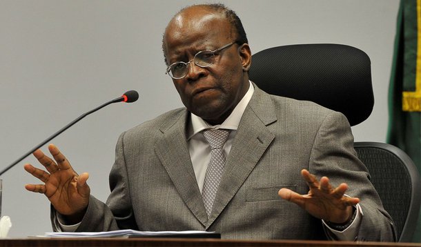 O ex-ministro do Supremo Tribunal Federal Joaquim Barbosa criou uma empresa para oferecer cursos e palestras; a notícia foi dada pelo Twitter do ex-ministro nesta quarta-feira (18); "Tenho agora um novo meio de contato: o website da minha empresa de palestras e cursos", escreveu Barbosa na rede social; no site, é possível ver alguns temas para as palestras oferecidas, como Ética e Desenvolvimento, Ética na Política e nos Negócios, Tributação, Controle de Constitucionalidade, Estado, Sociedade e Direitos do Cidadão, Lei Anticorrupção: compliance empresarial e Desenvolvimento e Segurança Jurídica