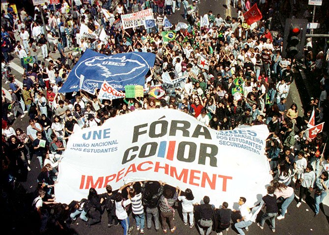 É um equívoco comparar as manifestações de domingo com as "fora-Collor", nos anos 90. E ainda comparar a baixa popularidade da presidente Dilma, nesse início de mandato, e a baixa popularidade de Collor, no fim do seu mandato