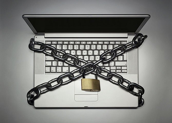 Como ainda não acharam a fórmula de impedir e controlar a liberdade de expressão na internet, os donos do poder, no Brasil, recorrem, com sucesso, a um velho aliado: o Poder Judiciário