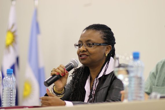 Mineira de Belo Horizonte, a nova ministra da Secretaria de Política de Promoção da Igualdade Racial, Nilma Lino Gomes, é pedagoga, graduada pela Universidade Federal de Minas Gerais (UFMG) em 1988; em abril de 2013, tornou-se a primeira mulher negra do Brasil a comandar uma universidade federal, ao ser nomeada reitora da Universidade da Integração Internacional da Lusofonia Afro-brasileira (Unilab)