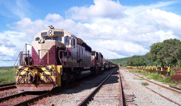 Um trem da Vale descarrilou no trecho da Estrada de Ferro Carajás (EFC) próximo a Miranda do Norte, a 124 km de São Luís (MA); após o acidente, que atingiu vários vagões do trem, a estrada foi interditada; as viagens de passageiros foram canceladas nos dias 19 e 20 de fevereiro; em nota, a empresa informou que os passageiros que já haviam adquirido bilhetes deveriam se dirigir às estações a partir de sexta-feira (20) com o objetivo de remarcar as passagens ou solicitar reembolso