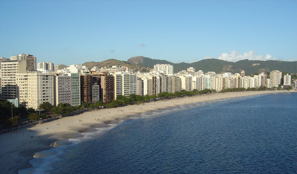 O bairro de Icaraí, em Niterói, tem o melhor Índice de Desenvolvimento Humano (IDH) do estado do Rio; com a população mais rica da cidade, está à frente de bairros como Jardim Botânico/Parque Lage, Praia do Flamengo/Morro da Viúva e São Conrado; os dados foram divulgados pelo Programa das Nações Unidas para o Desenvolvimento (Pnud), em parceria com o Ipea e a Fundação João Pinheiro; são levados em conta três indicadores para medir o IDH: educação, longevidade e renda