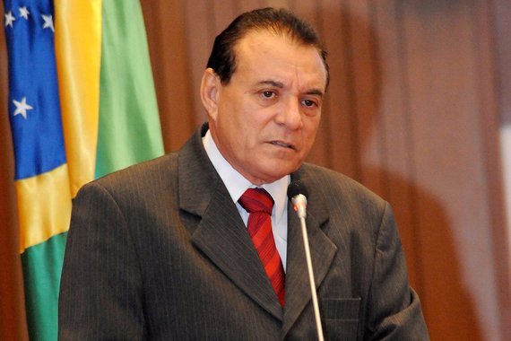 Deputado Raimundo Cutrim (PCdoB) falou sobre o reajuste dos profissionais de segurança pública e a campanha de incentivo à greve da categoria, promovida pela mídia sarneysta; Cutrim afirmou ser contra greve de policiais, e afirma que o diálogo pode continuar com a categoria; "Estamos acompanhando alguns órgãos de imprensa incentivando a greve. Eu sempre fui contra greve, ideologicamente, desde o início da carreira", acrescentou; Mas temos que ver a situação do governo. O que pode pagar"