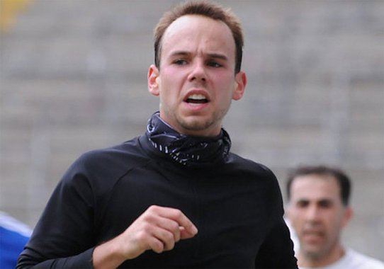 "Andreas Lubitz esteve em tratamento psicoterapêutico por tendências suicidas há vários anos, antes de ter obtido a licença de piloto", informou o procurador de Düsseldorf, Ralf Herrenruck