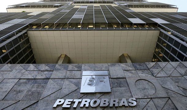 O presidente da Associação de Engenheiros da Petrobras (Aepet), engenheiro químico Felipe Campos Cauby Coutinho, disse que quer lutar para fortalecer institucionalmente a empresa e avaliar de forma crítica a relação da Petrobras com os fornecedores de bens e serviços; ele foi eleito para o triênio 2015/2017 e toma posse nesta terça-feira à noite