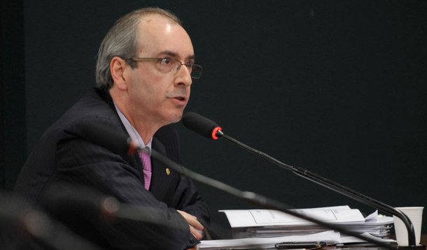 Matéria da Folha de S. Paulo deste domingo, 23, sobre o perfil do líder do PMDB e candidato declarado à presidência da Câmara, deputado Eduardo Cunha (RJ) relativiza a liderança do principal desafeto da presidente Dilma Rousseff na Câmara; força do "Malvado Favorito", como é apelidado, se deve a uma "bancada particular" de 50 seguidores, muitos deles receberam doação de empresas a pedido de Cunha