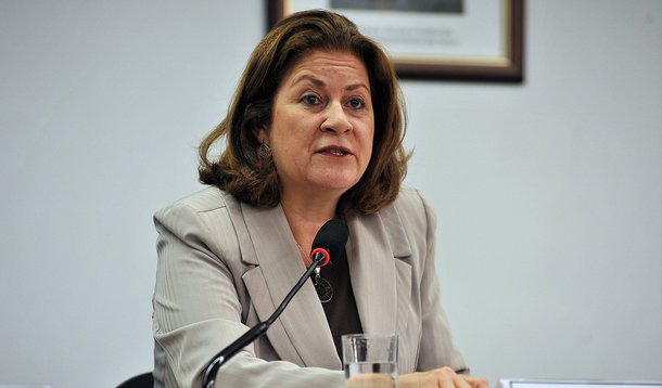 A presidente Dilma Rousseff convidou a ex-ministra Miriam Belchior para assumir a presidência da Caixa Econômica Federal, informou o Palácio do Planalto em nota; o atual presidente do banco, Jorge Hereda, está deixando o cargo depois de quatro anos, mas permanecerá na Caixa até a conclusão de uma transição e da formação da nova equipe