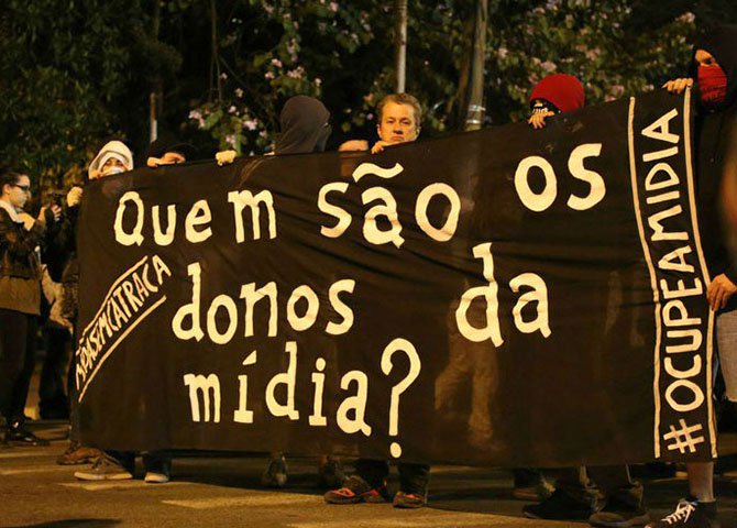 Hoje, a mídia familiar e a Justiça dão clara conotação política aos delitos (compare a cobertura do Mensalão Mineiro e Trensalão Paulista com Mensalão de 2005 e Lava a Jato, por exemplo)