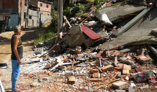 Dez favelas do Complexo do Lins, na zona norte, participaram nesta quinta-feira 15 dos testes de acionamento de sirenes do Sistema de Alerta e Alarme da prefeitura, como parte das iniciativas para prevenir situações de emergência em áreas de risco, em caso de deslizamentos de terra ou alagamentos, comuns na cidade nesta época do ano