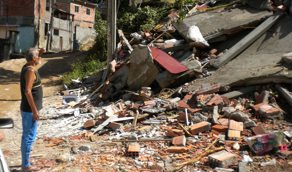 Dez favelas do Complexo do Lins, na zona norte, participaram nesta quinta-feira 15 dos testes de acionamento de sirenes do Sistema de Alerta e Alarme da prefeitura, como parte das iniciativas para prevenir situações de emergência em áreas de risco, em caso de deslizamentos de terra ou alagamentos, comuns na cidade nesta época do ano