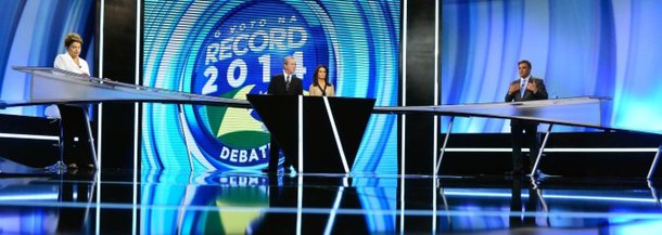 Exclusão, no segundo turno, de jornalistas dos debates entre presidenciáveis "é produto de um acordo silencioso entre as duas campanhas", de Dilma Rousseff (PT) e Aécio Neves, diz o colunista do 247 Paulo Moreira Leite; ambos tinham medo de ser questionados de forma mais dura; "A campanha de Dilma não queria jornalistas para ter certeza de que não iria enfrentar um tratamento agressivo e desigual (...). Aécio pela razão oposta: o risco era perder a vantagem comparativa que lhe garantiu um tratamento benigno no dia a dia da campanha", escreve PML; leia a íntegra em seu blog