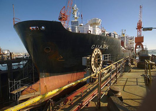 O impacto da política de conteúdo nacional no setor naval é inequívoco: em 11 anos o número de trabalhadores empregados nos estaleiros brasileiros saltou de 7 mil para mais de 80 mil