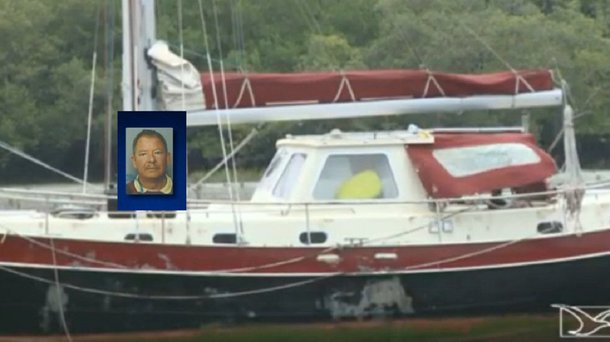 Uma força-tarefa investiga o assassinato do turista holandês Ronald François Wolbeek, 60, que foi morto na madrugada de domingo dentro de um barco ancorado na Baía de São Marcos, em São Luís; viúva Maria Rawi afirma que eles dormiam juntos quando ouviram disparar o alarme da embarcação e saíram para checar o local; ainda de acordo com Rawi, três homens armados teriam invadido o barco e o marido discutiu com um deles, que o atingiu com um tiro no peito; principal hipótese da polícia é que o crime tenha sido resultado de uma tentativa de assalto