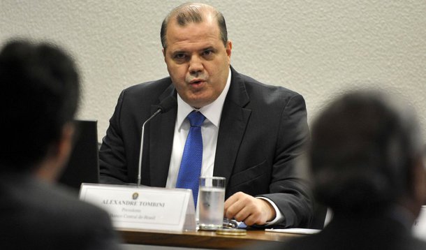 Inclusão do nome do presidente do Banco Central na comitiva do governo para a cúpula do G-20, na Austrália, aumenta especulações sobre indicação para a Fazenda; contudo, nomes mais prováveis são de Henrique Meirelles e Nelson Barbosa