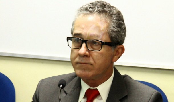 Antonio Cesar Carneiro de Souza é suspeito de comandar um grupo de servidores públicos da área ambiental do Maranhão que recebia cerca de R$ 2,5 milhões mensalmente de madeireiros para facilitar o corte clandestino de madeira em três reservas indígenas; ele foi exonerado nesta quarta-feira do comando da superintendência do Incra no estado; Souza foi preso ontem em Imperatriz