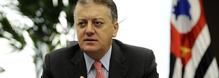 Presidente do Banco do Brasil desde o governo Lula, Aldemir Bendine teria sido convidado para substituir Luciano Coutinho na presidência do Banco Nacional de Desenvolvimento Econômico e Social (BNDES); no governo Dilma, ele lançou em 2012 um pacote de redução de juros bancários para aumentar a competição entre bancos