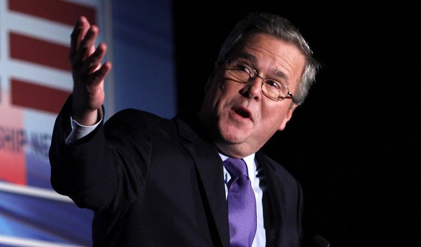 Provável candidato republicano à Presidência em 2016, Jeb Bush, que era popular entre falantes de espanhol quando governou o Estado norte-americano da Flórida, declarou-se "hispânico" num formulário de registro eleitoral em 2009, relatou o jornal New York Times; jornal publicou uma cópia embaçada do formulário, que disse ter obtido do Departamento Eleitoral do condado de Miami-Dade. O círculo marcando a opção "hispânico" estava assinalado, e o seguinte, "branco não hispânico" estava vazio; "Erro meu! Acho que não enganei ninguém!", postou no Twitter