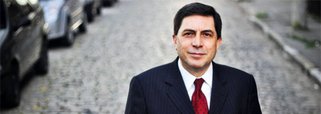 Segundo maior banco privado do país, Bradesco vai ampliar sua capacidade de atendimento em 2015 após quase dois anos sem abrir novas agências; objetivo da instituição presidida por Luiz Carlos Trabuco é atrair 1,2 milhão de novos correntistas; a primeira inauguração ocorreu em Fernando de Noronha, que só tem cerca de 4 mil habitantes 